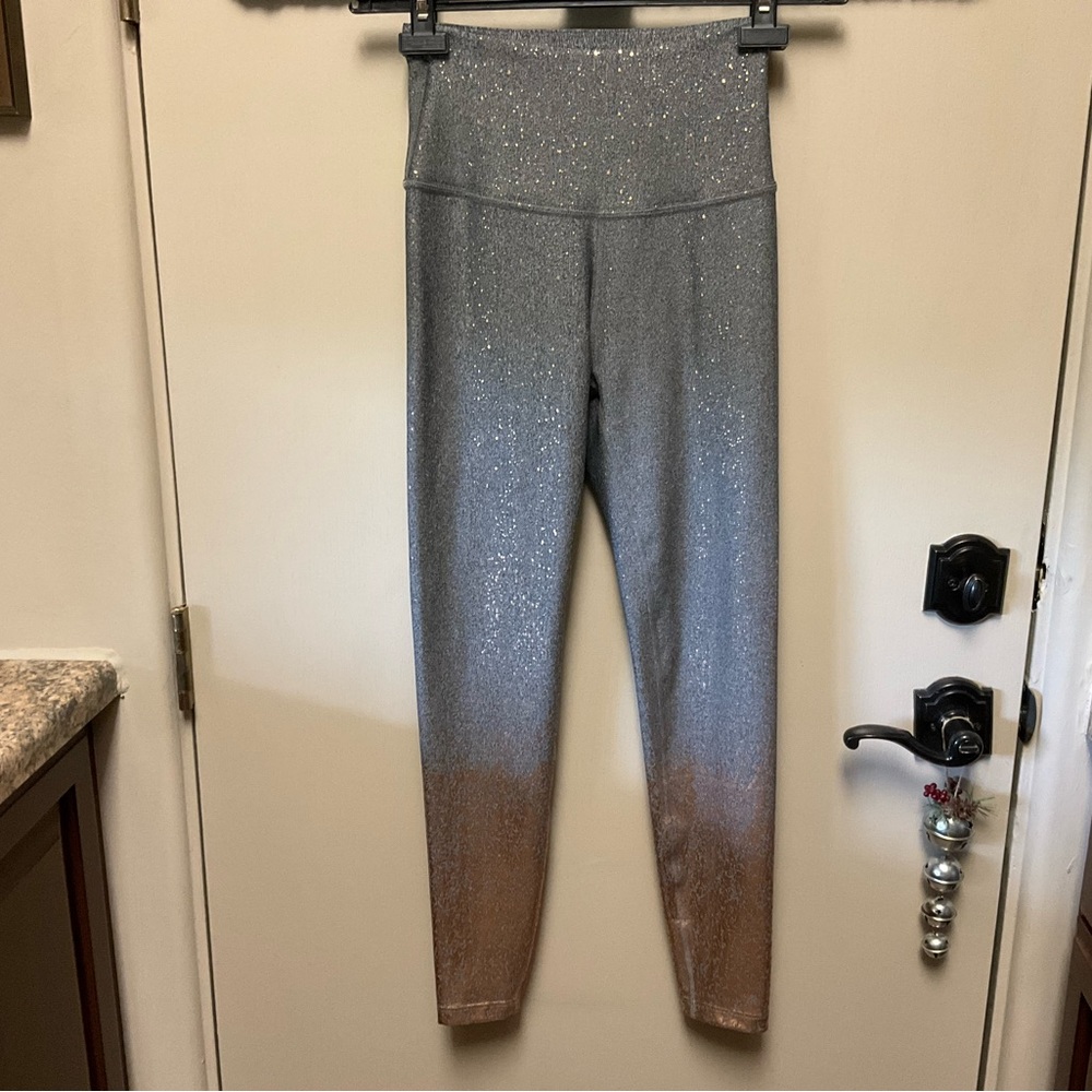 New without tags Beyond Yoga Gray with Rose Gold/Copper Detail Size M Legging